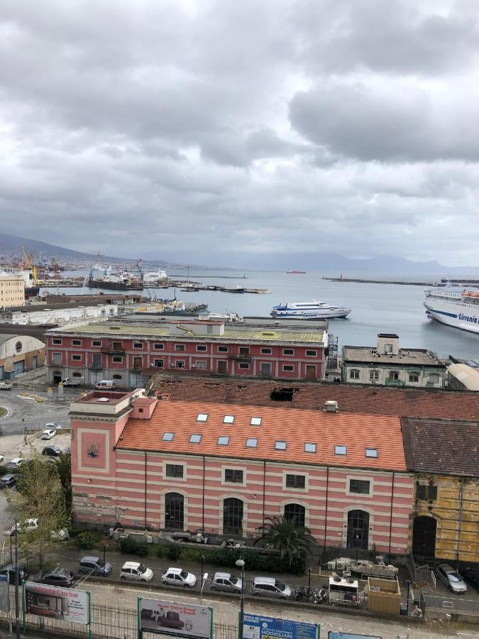 Marina Sky 8 * Nápoles